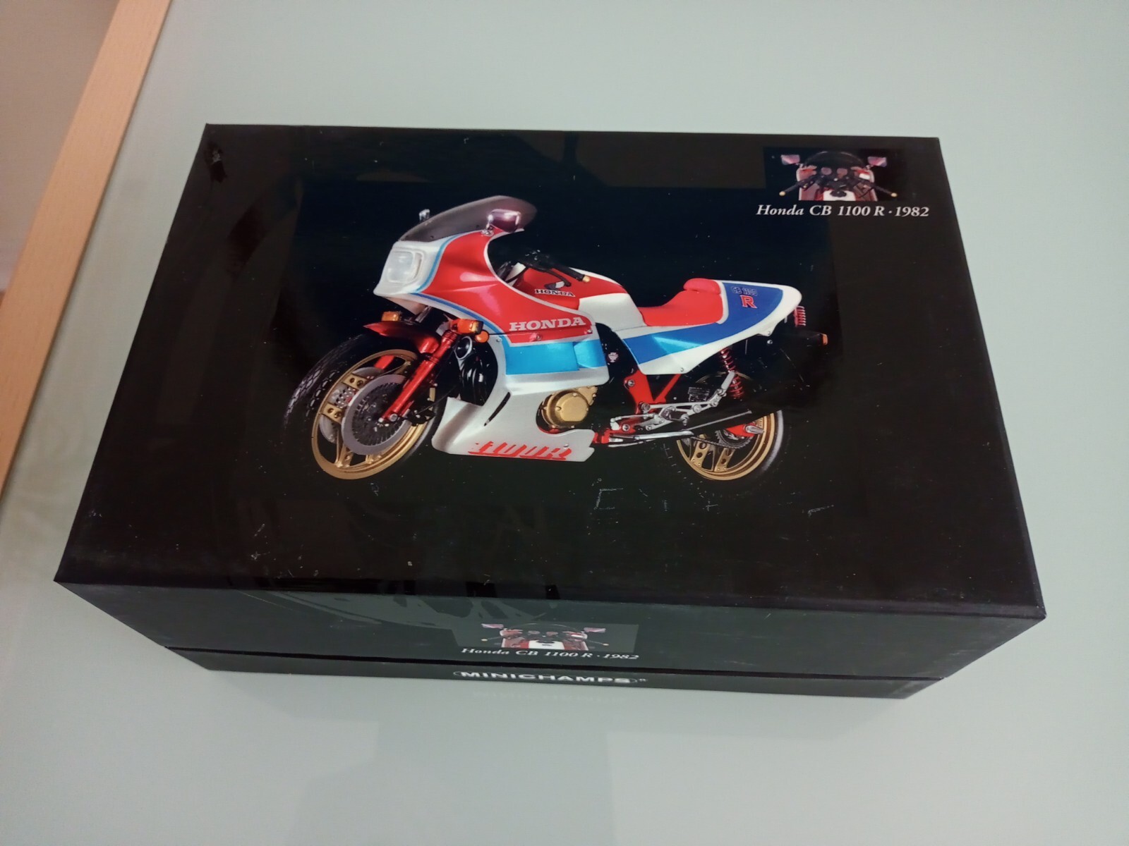ディズニーコレクション バイク1/12 MINICHAMPS Honda CB 1100 R No330