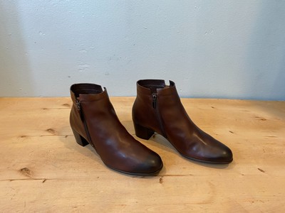 NWOT/B Ecco Women's Shape 35 Zip Bootie , Dark Cognac Leather , Size US 10
