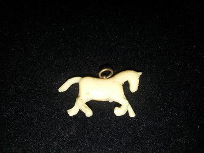 VINTAGE BUBBLE GUM CRACKER JACK CHARM RUNNING HORSE PONY METAL RING ON BACK