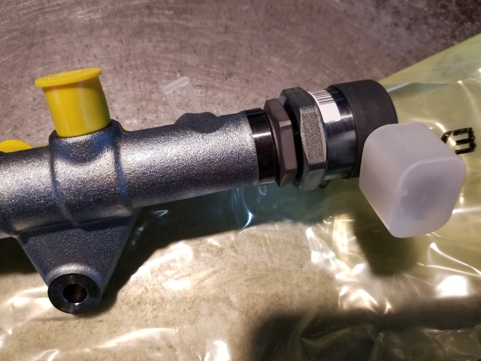 OEM Cummins Bosch 0445226167 5348915 Fuel Rail - Picture 10 of 11