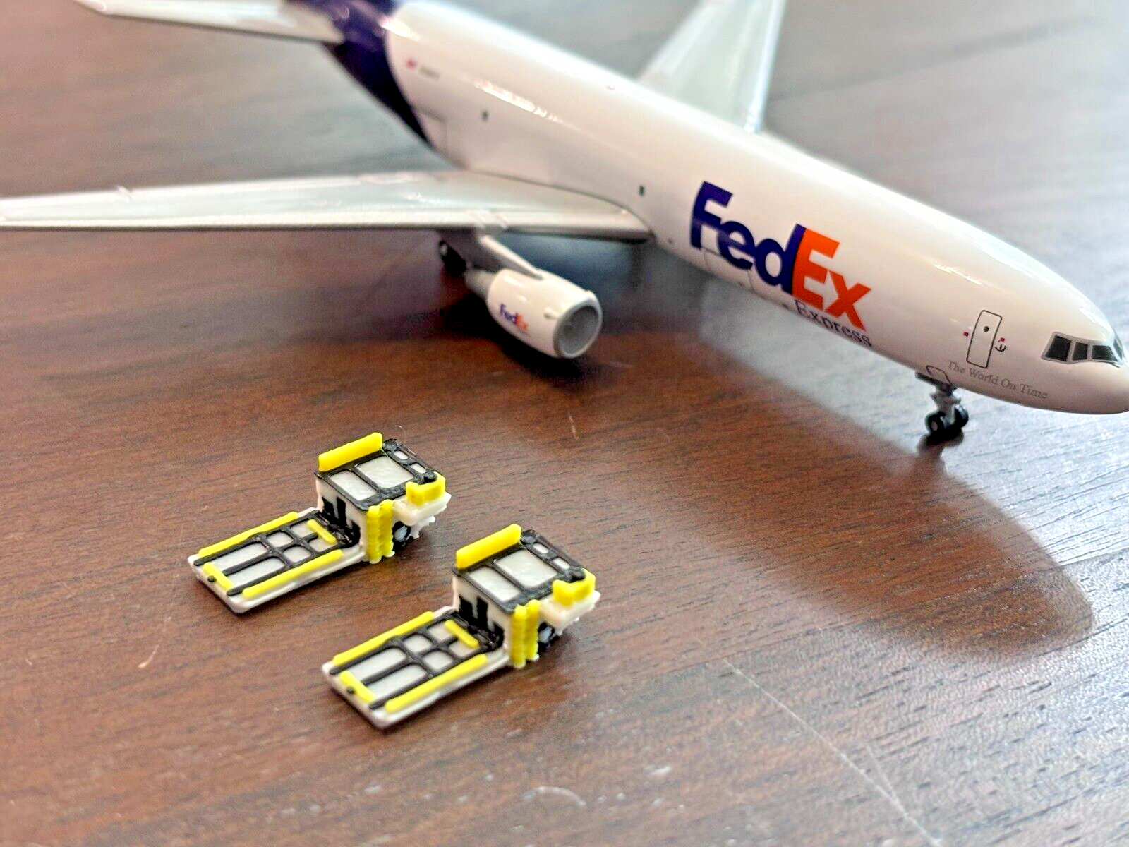 1:400 Model Airport Accessories - 6 Piece Airplane Cargo Loader Set (3D Printed)
