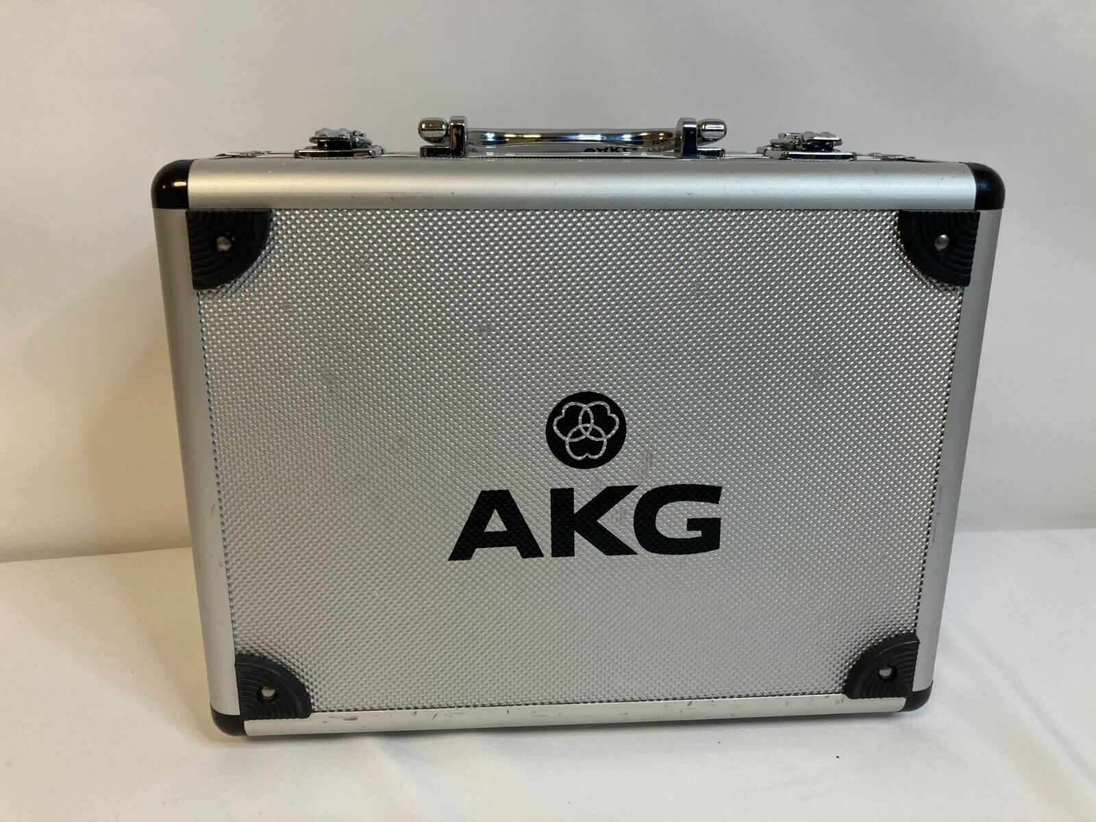 AKG C414 XLS Dynamic Cable Professional Microphone w/ case AKG C414 XLS Dynamic Cable Professional Microphone w/ case