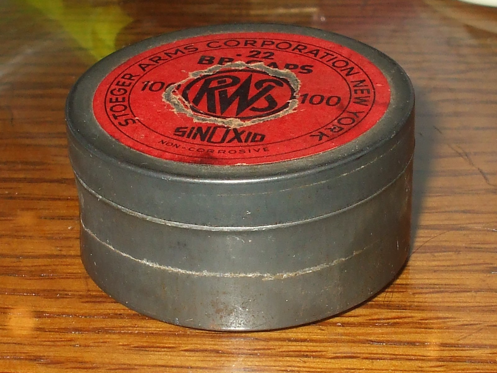 STOEGER ARMS CORP. NEW YORK BB Percussion CAPS TIN RWS ANTIQUE EMPTY #11