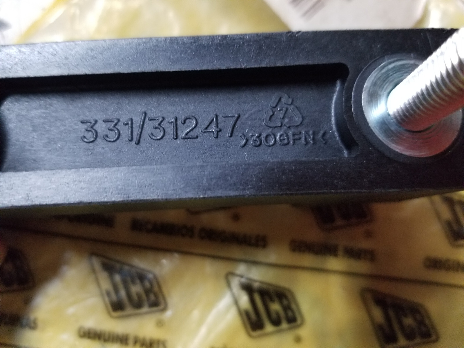 JCB HINGE BLOCK ASSEMBLY 331/31247 - Picture 2 of 3