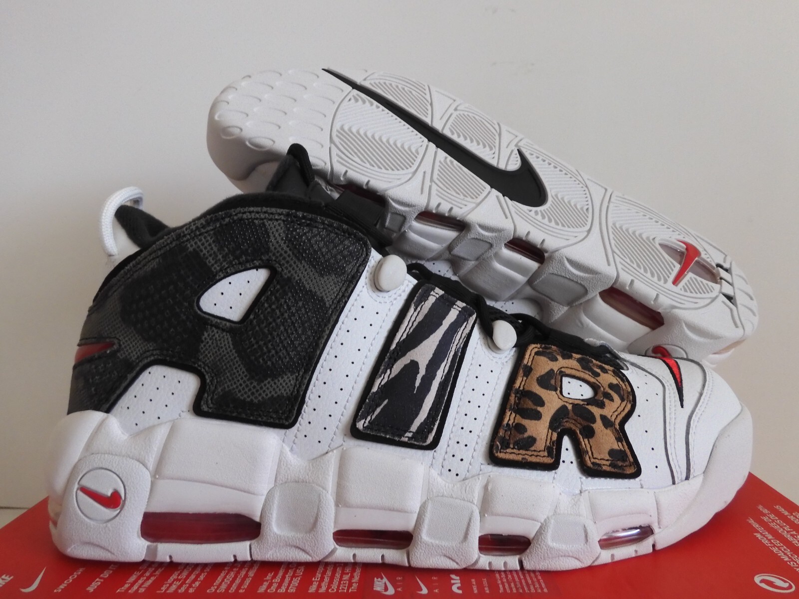 Nike Air More Uptempo ホワイト/レッド29.5cm Air More Uptempo 'White and Varsity Red' Release Date. Nike