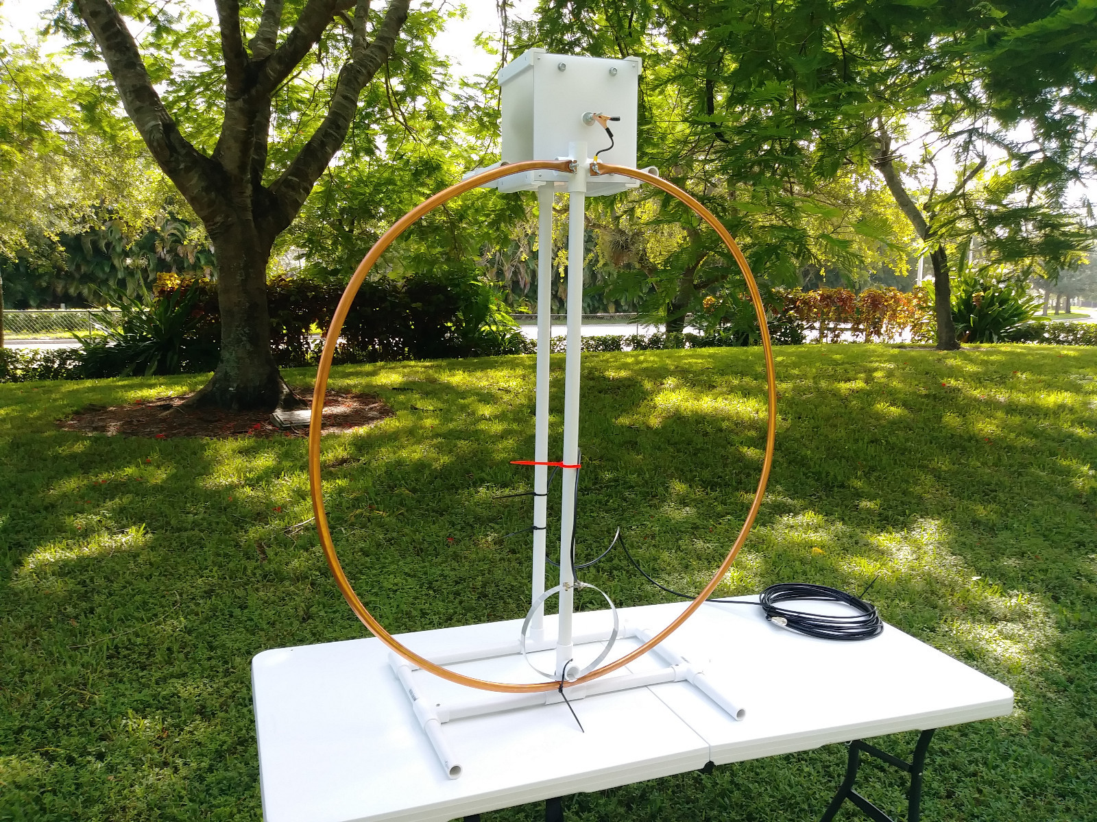 Магнитная антенна магнетик луп. Магнитной рамочная антенна (magnetic loop antenna). Магнетик луп антенна кв. Магнетик луп антенна кв. Magnetic loop antenna.