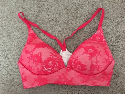 Victoria39s Secret Body By Victoria Lightly Lined Plunge 32C Coral Lace VGUC