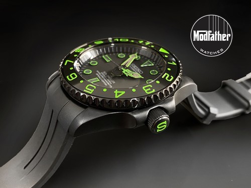 Pre-owned Seiko Custom  Nh35 Mod "riddler" - Custom Hand Painted Dial + Insert