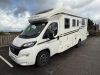 Laika Ecovip 4012 DS Island Bed Garage Auto Leveling One Owner Low mileage