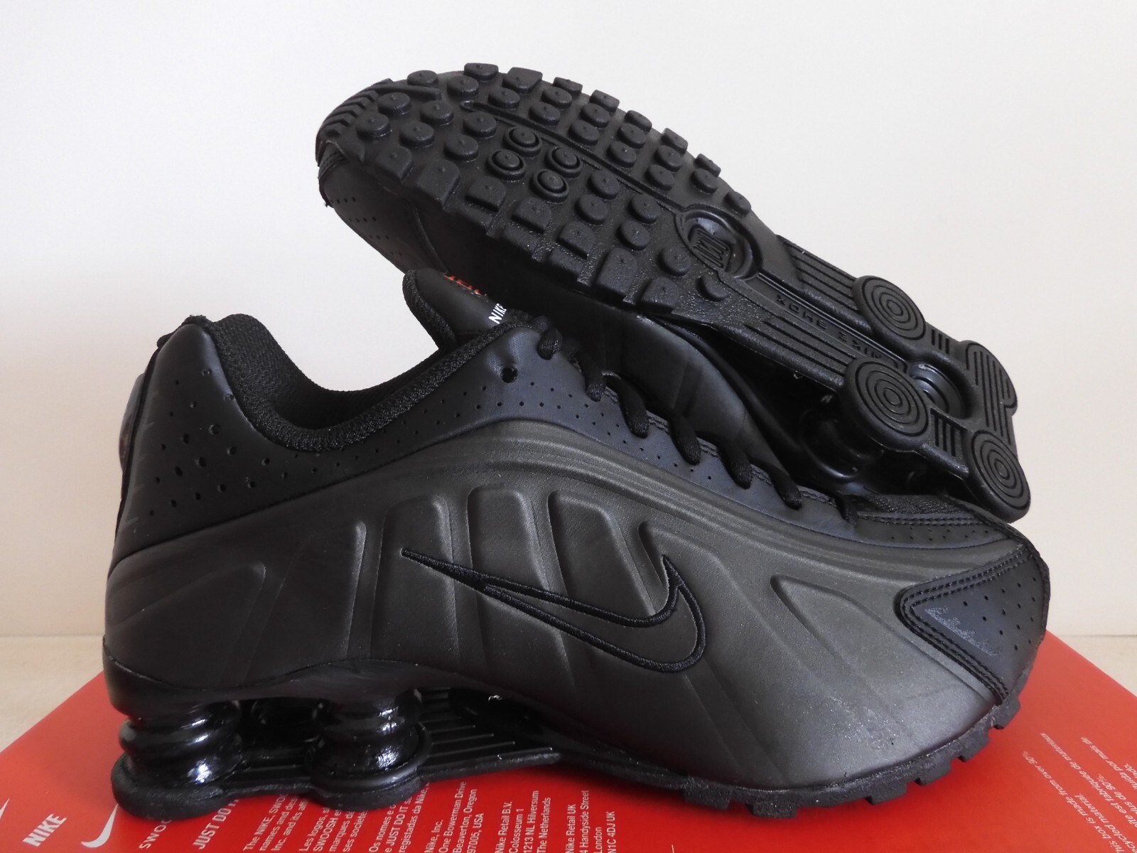 Nike Shox ブラック R4 着用回数10回以下 Nike Shox ブラック R4 着用回数10回以下 - メルカリ