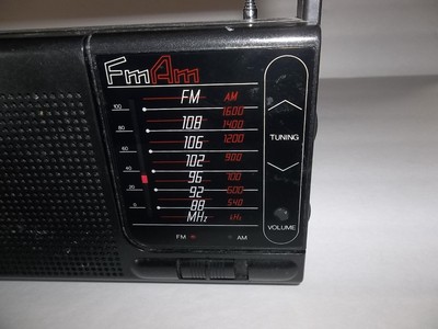 VINTAGE EMERSON AM/FM PORTABLE RADIO AC/DC MODEL NO.P3809CS WORKS GREAT