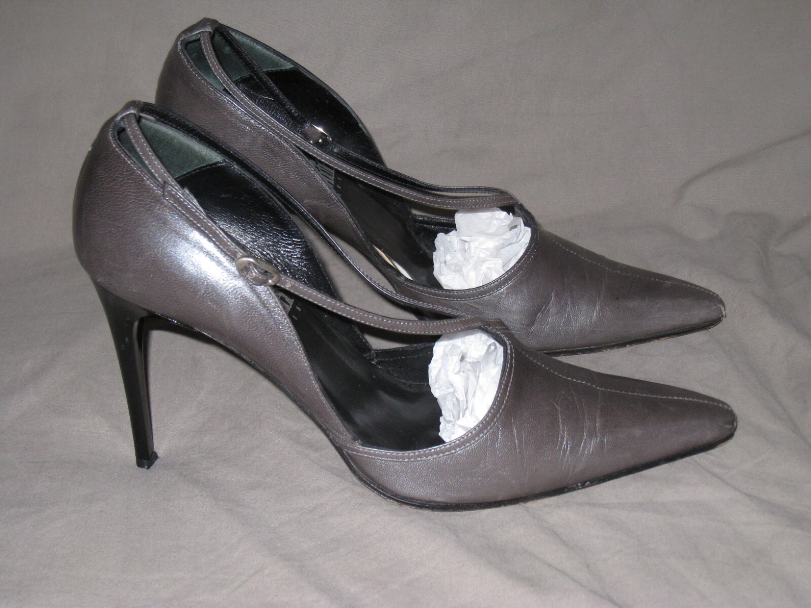 Rodolphe Menudier Paris Vintage Point toe Pumps. Gray