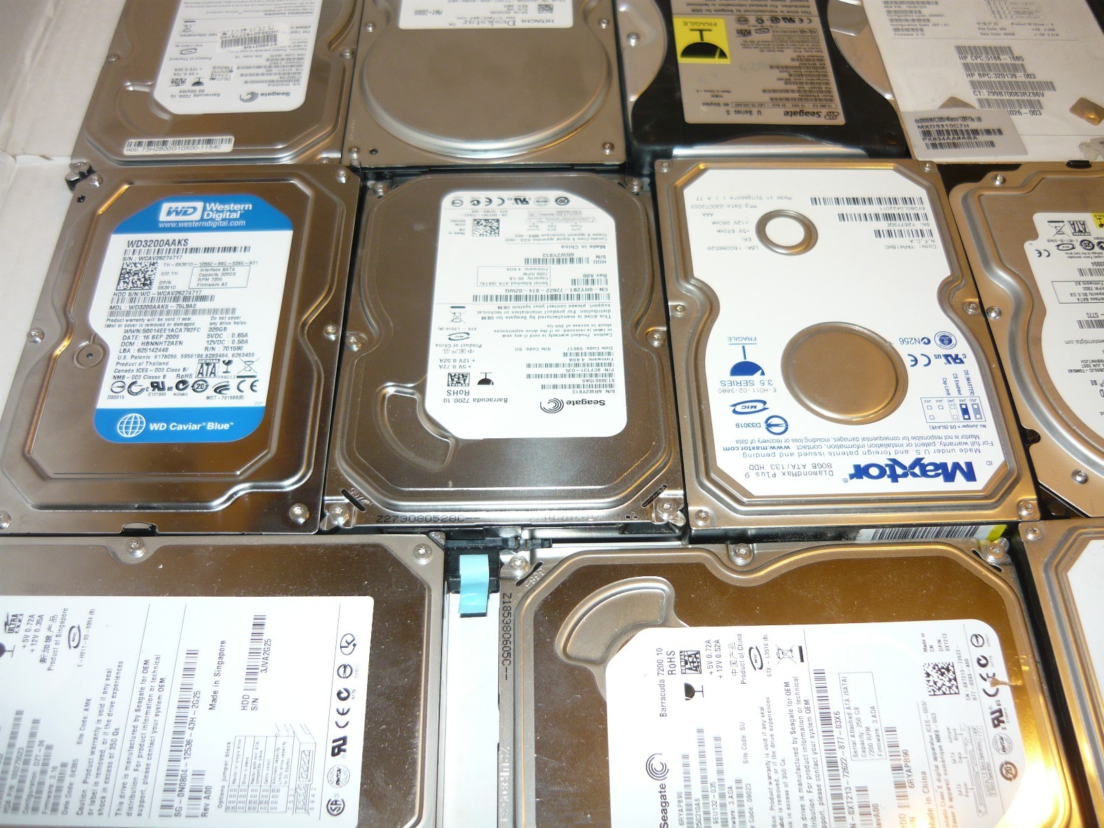 Lot of 22 BROKEN AS IS FOR PARTS SCRAP 3.5'' hard drives GOLD RECOVERY 24 LBS