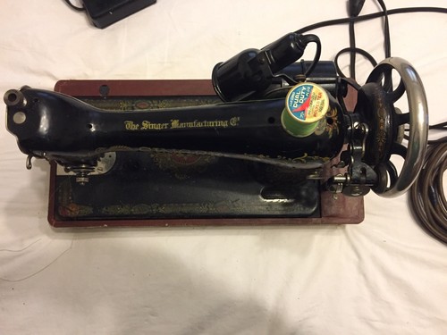 Vintage Antique 1910 Electric Singer Black Sewing Machine with Wooden Case