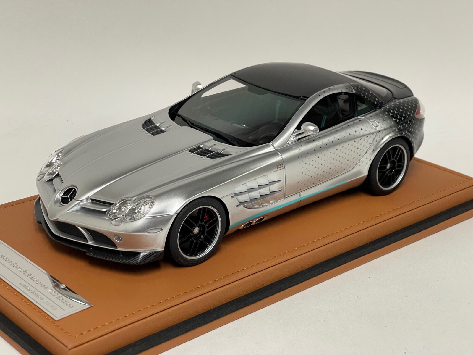 IVY MODEL Mercedes-Benz CLR 1/18 スケールモデル Ivy Model Mercedes-Benz CLR 1999 / Race & Street