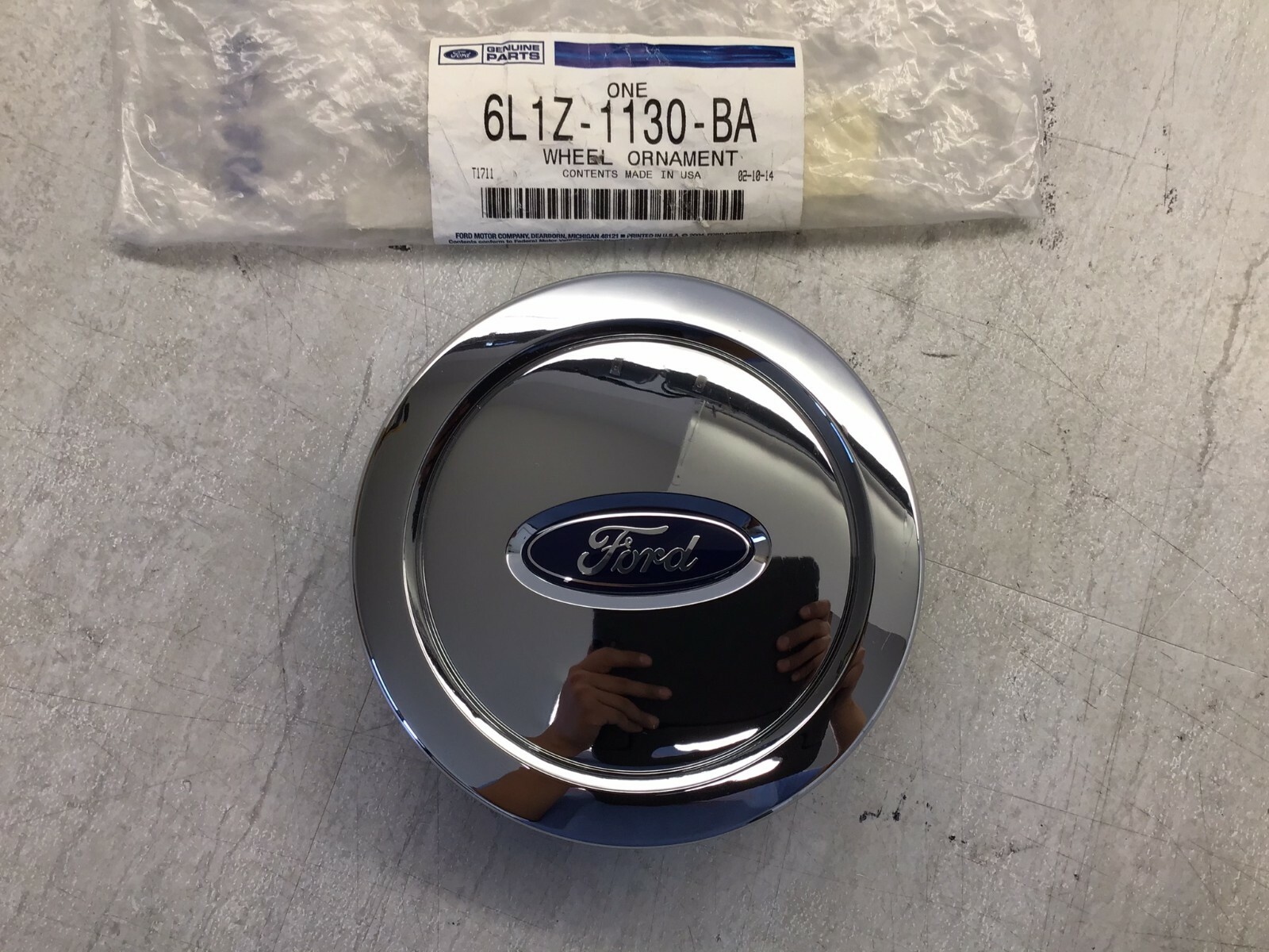 2006 Ford Expedition OEM Center Wheel Cap 6L1Z-1130-BA