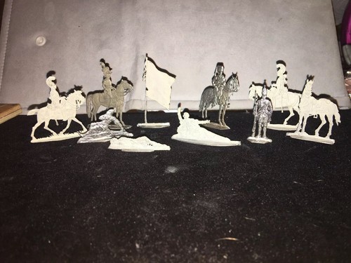 VINTAGE LOT UNPAINTED LEAD METAL SOLDIERS Misc. Soldiers 10 Pcs