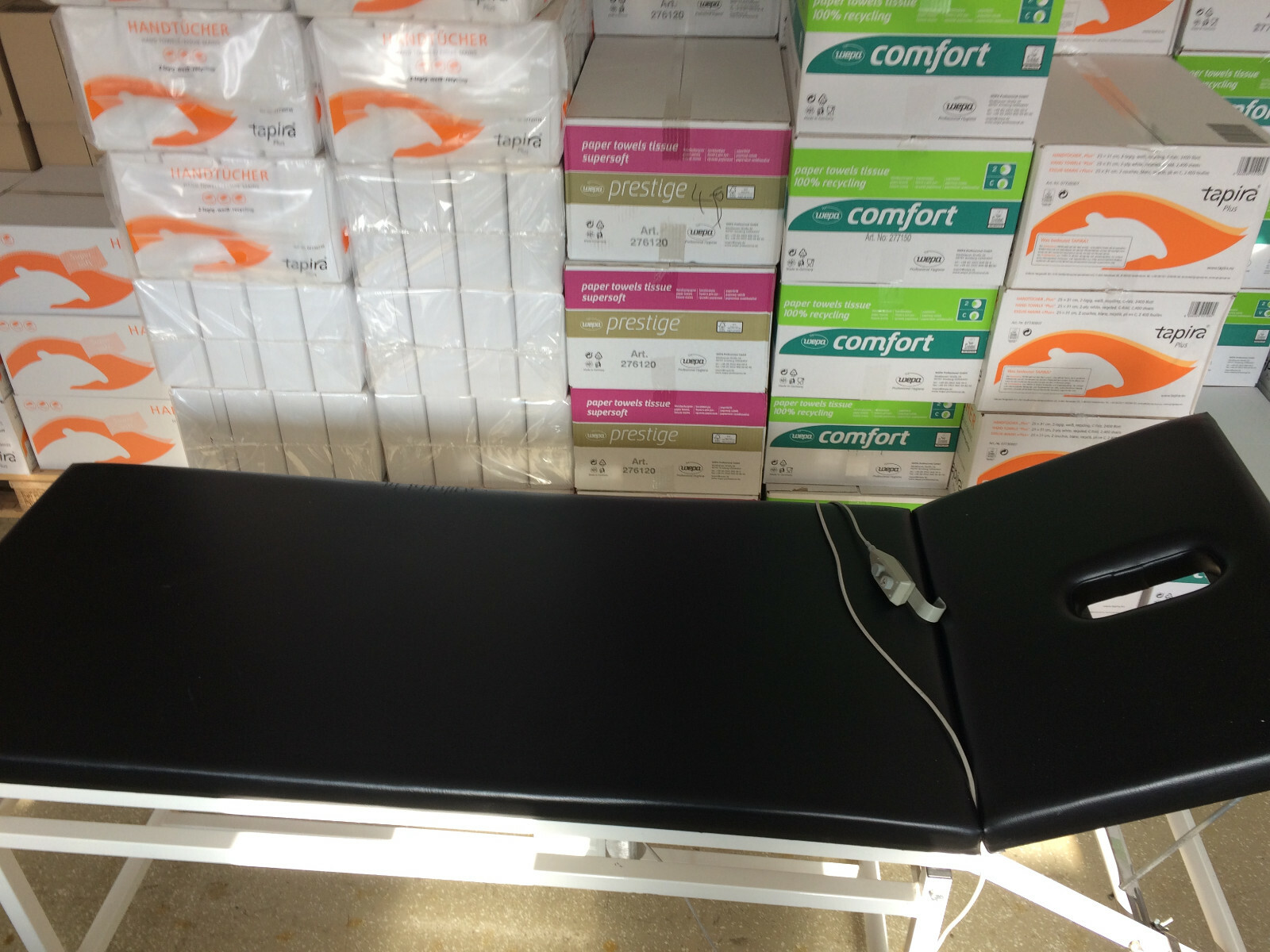 Ärzteliege,Behandlungsliege z.B Physiotherapie  Nasenschlitz elektr. verstellbar