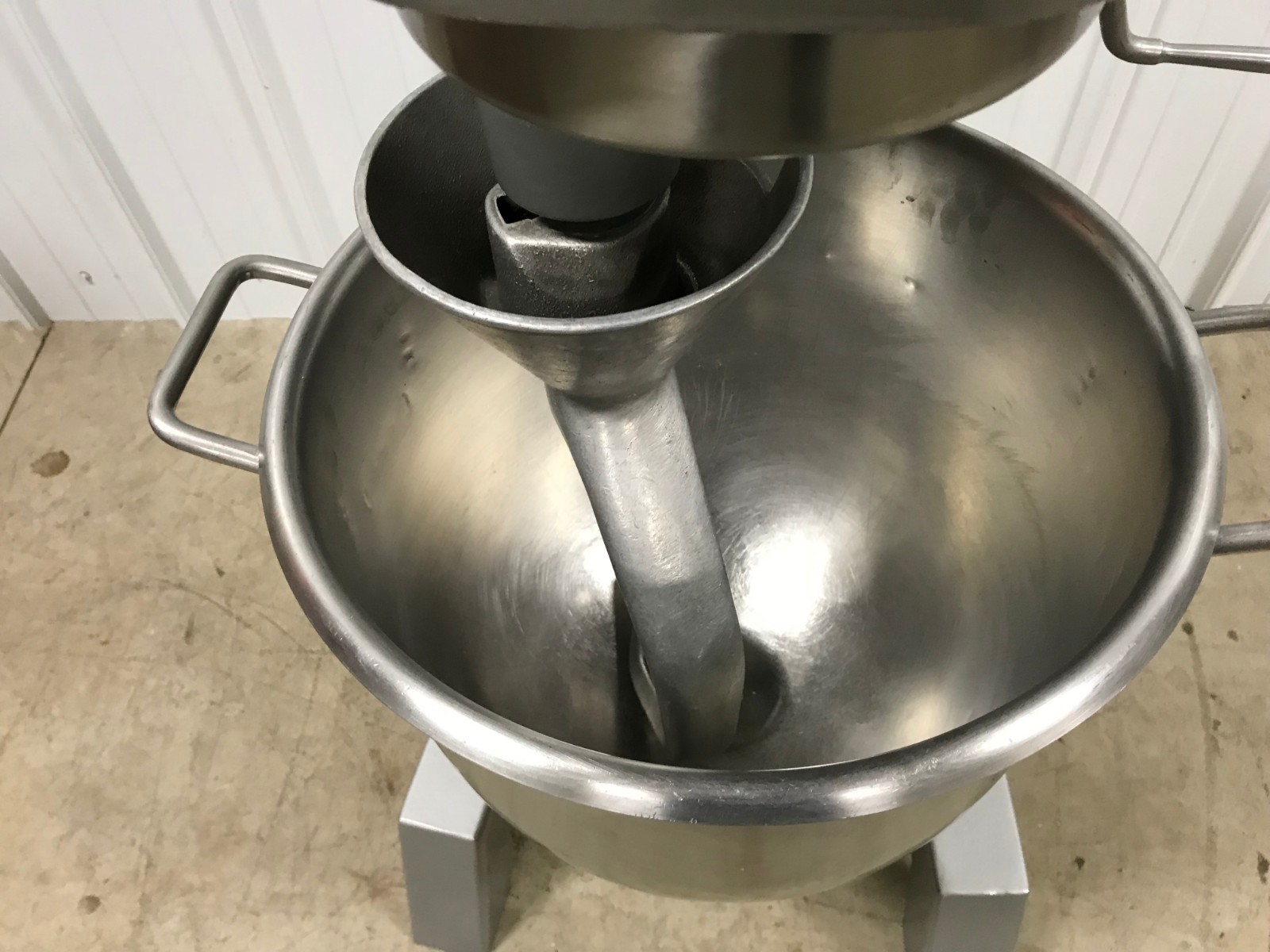 Hobart 30 Qt Mixer, SS Bowl, Hook, Paddle, Whip, D300-T 115V,  Nice!