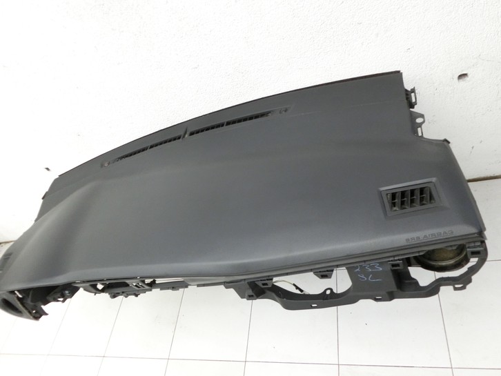 Toyota Auris E18 15-18 Armaturenbrett Panel komplett Toyota Auris E18 15-18 01.06.2015 gebraucht Vorschau 2
