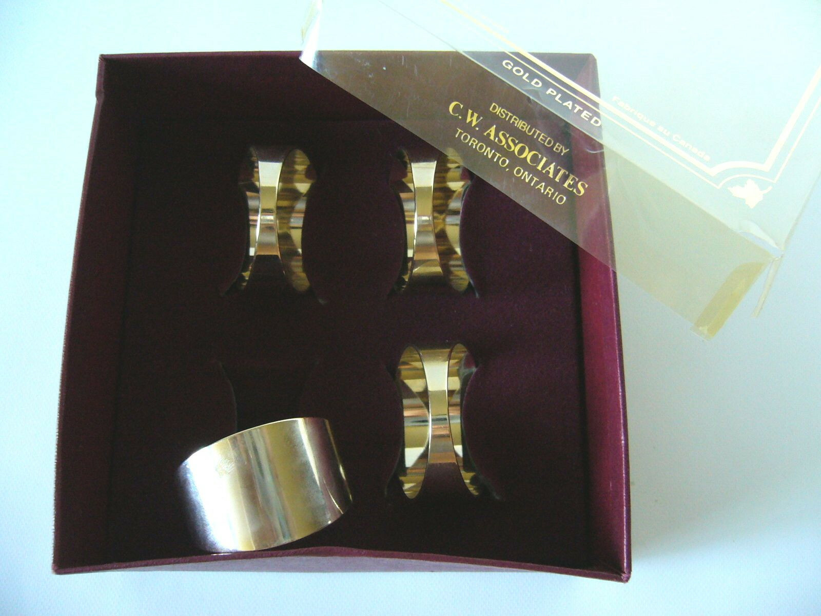 VINTAGE GOLD PLATED NAPKIN RINGS HOLDERS SET OF 4 Table decor