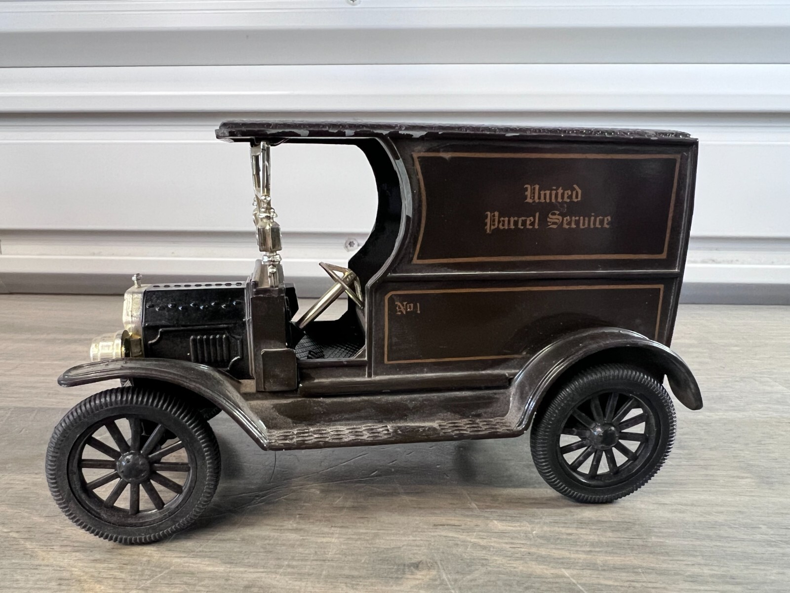 ミニカー FORD MODEL T DELIVERY TRUCK 1913 Ford Model T Delivery Truck TEXACO by GEARBOX 1:16