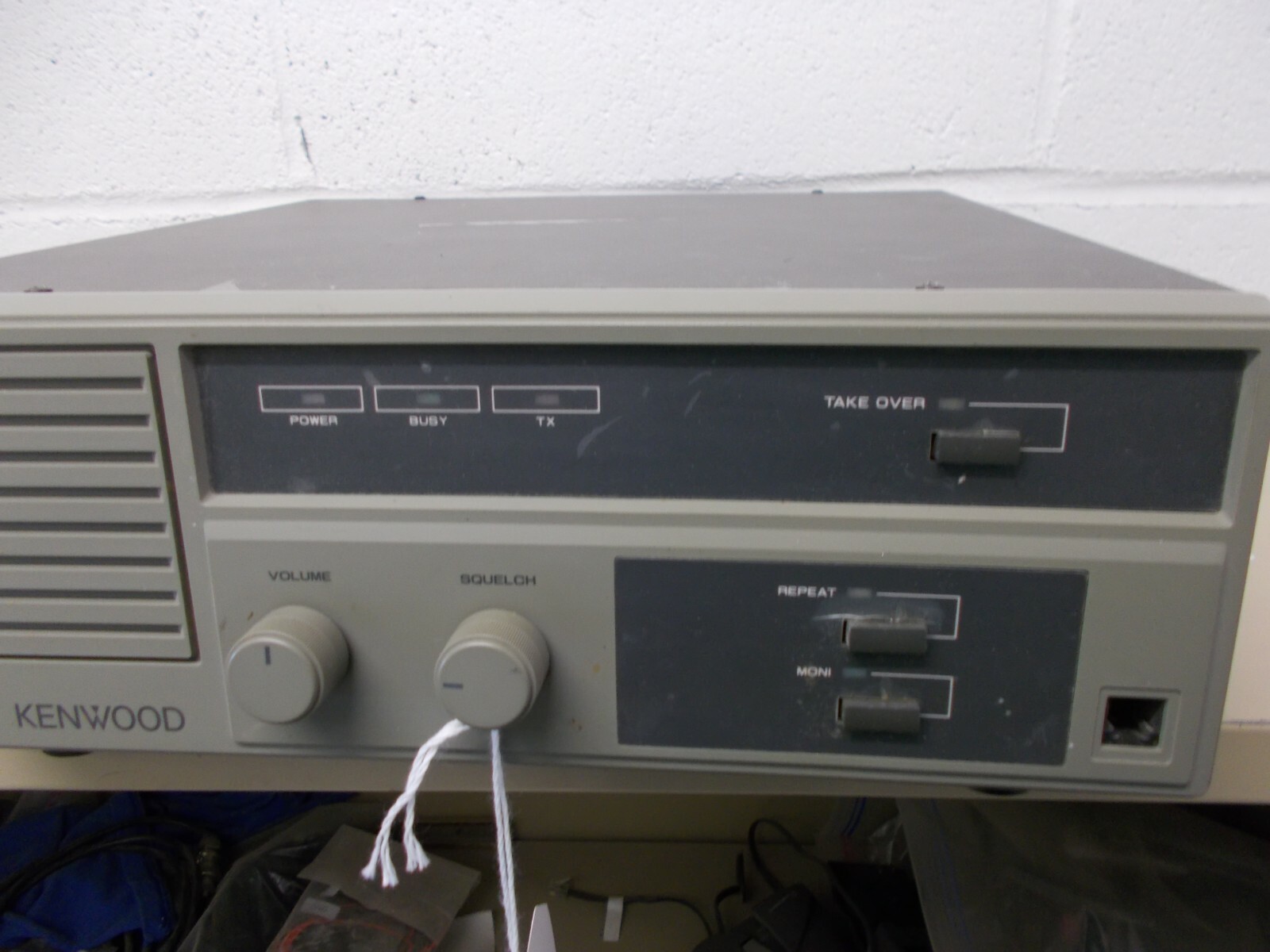 Kenwood TKR 820 UHF Repeater Desktop Radio w Duplexer Narrow Band   TKR820