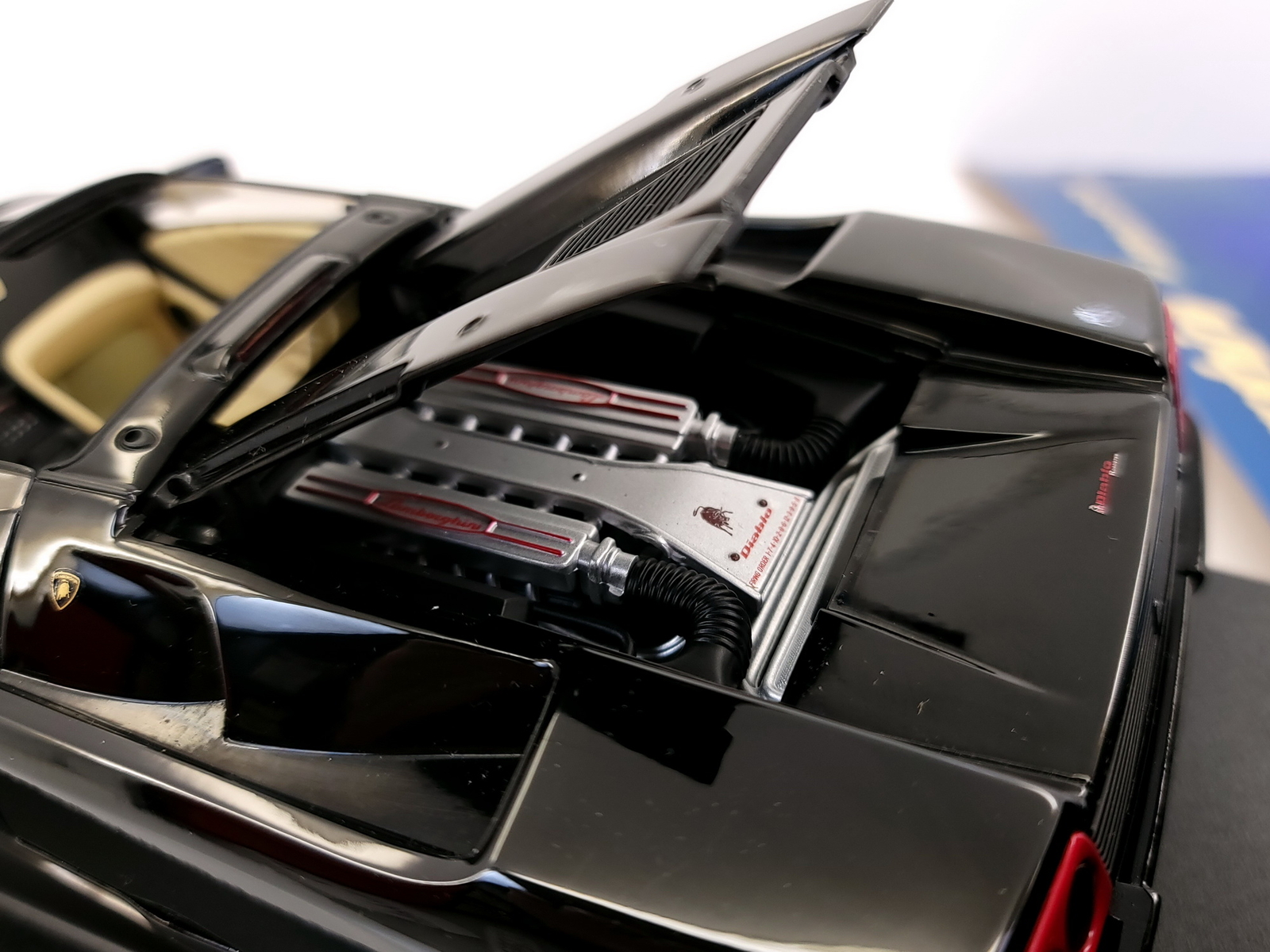 AUTOart 1:18 Lamborghini Diablo 6.0 yellow 74526 model car