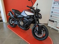 2025 HUSQVARNA VITPILEN 801 ONLY 42 MILES 3 MONTHS OLD 4YR WARRANTY SUPER VALUE