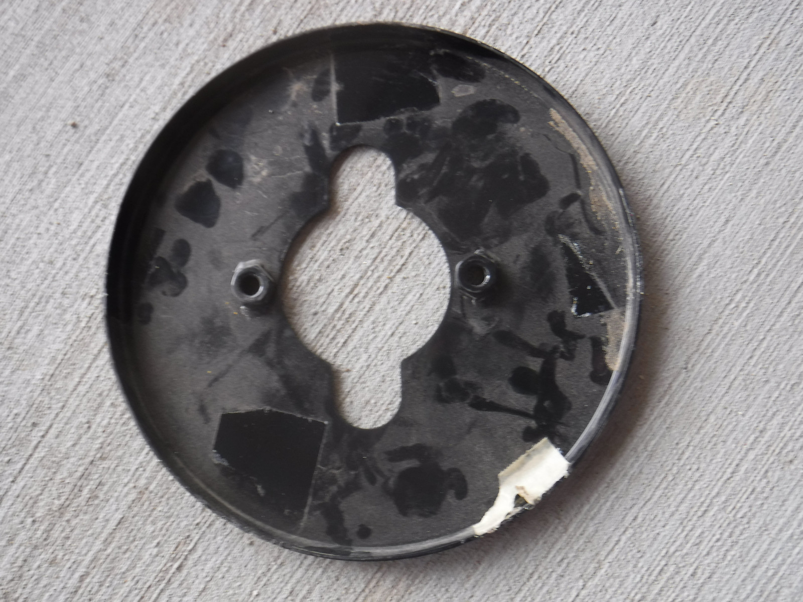 New Holland Shield Part #86628106