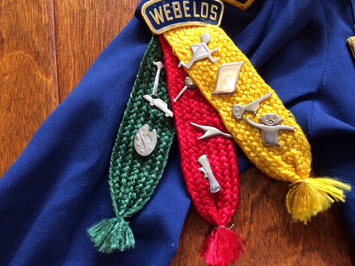 *Vintage 83 Cub Scouts  BSA Blue Uniform Shirt 14 Patches 3 ribbons 15 pins