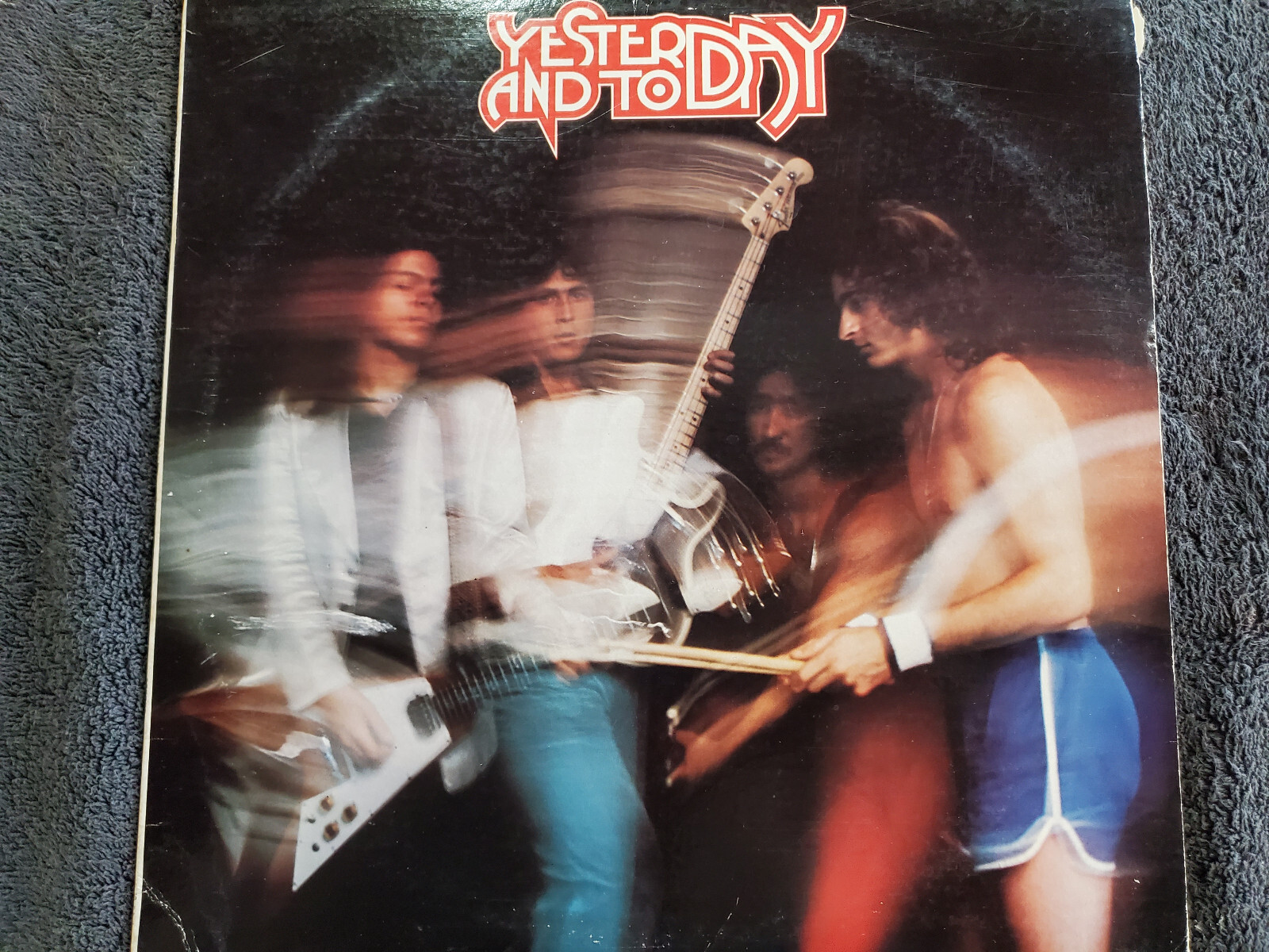 YESTERDAY AND TODAY-s/t イエスタデイ　& トゥデイ The Beatles = ザ・ビートルズ – Yesterday And Today
