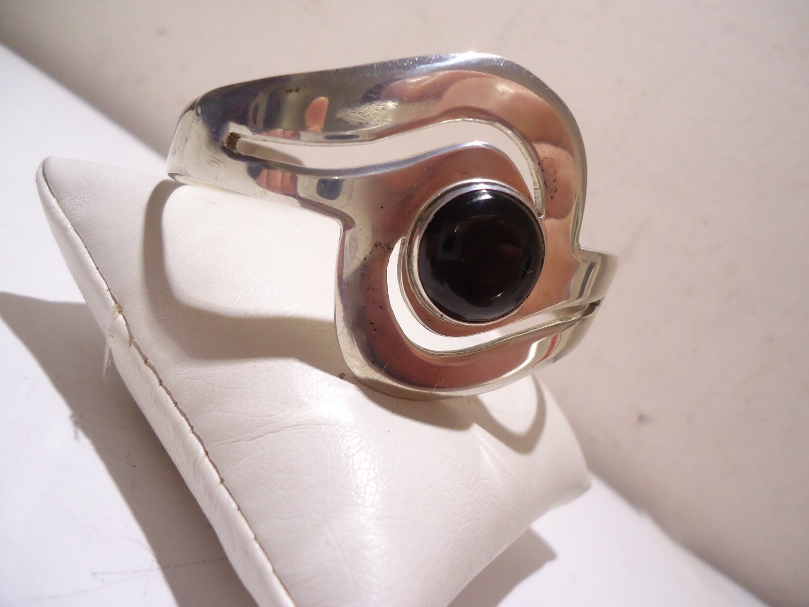 VINTAGE MODERNIST STERLING SILVER MEXICO BLACK ONYX CUFF BRACELET 34 GRAMS