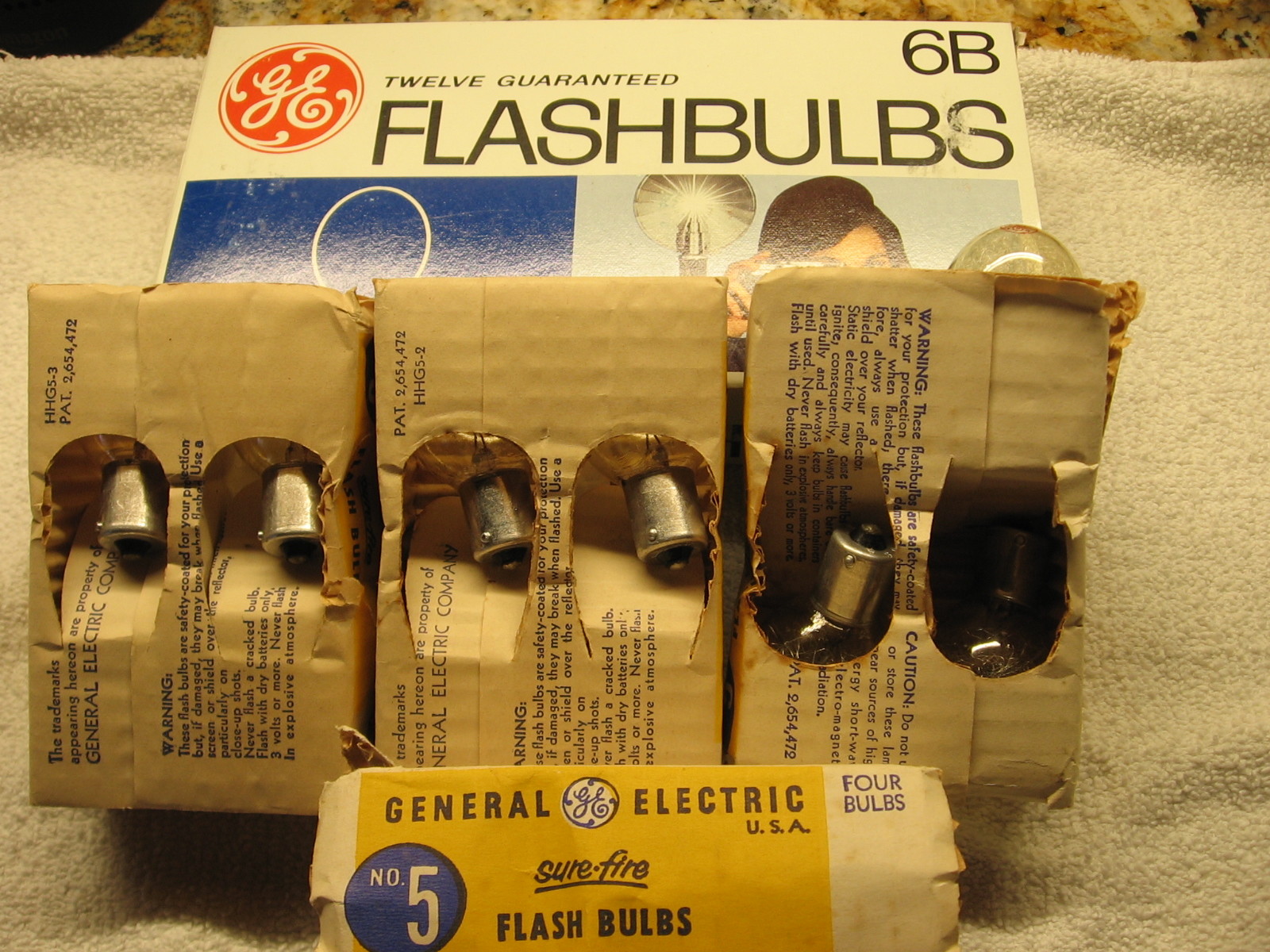 GE FLASH BULBS TOTAL 27 BULBS