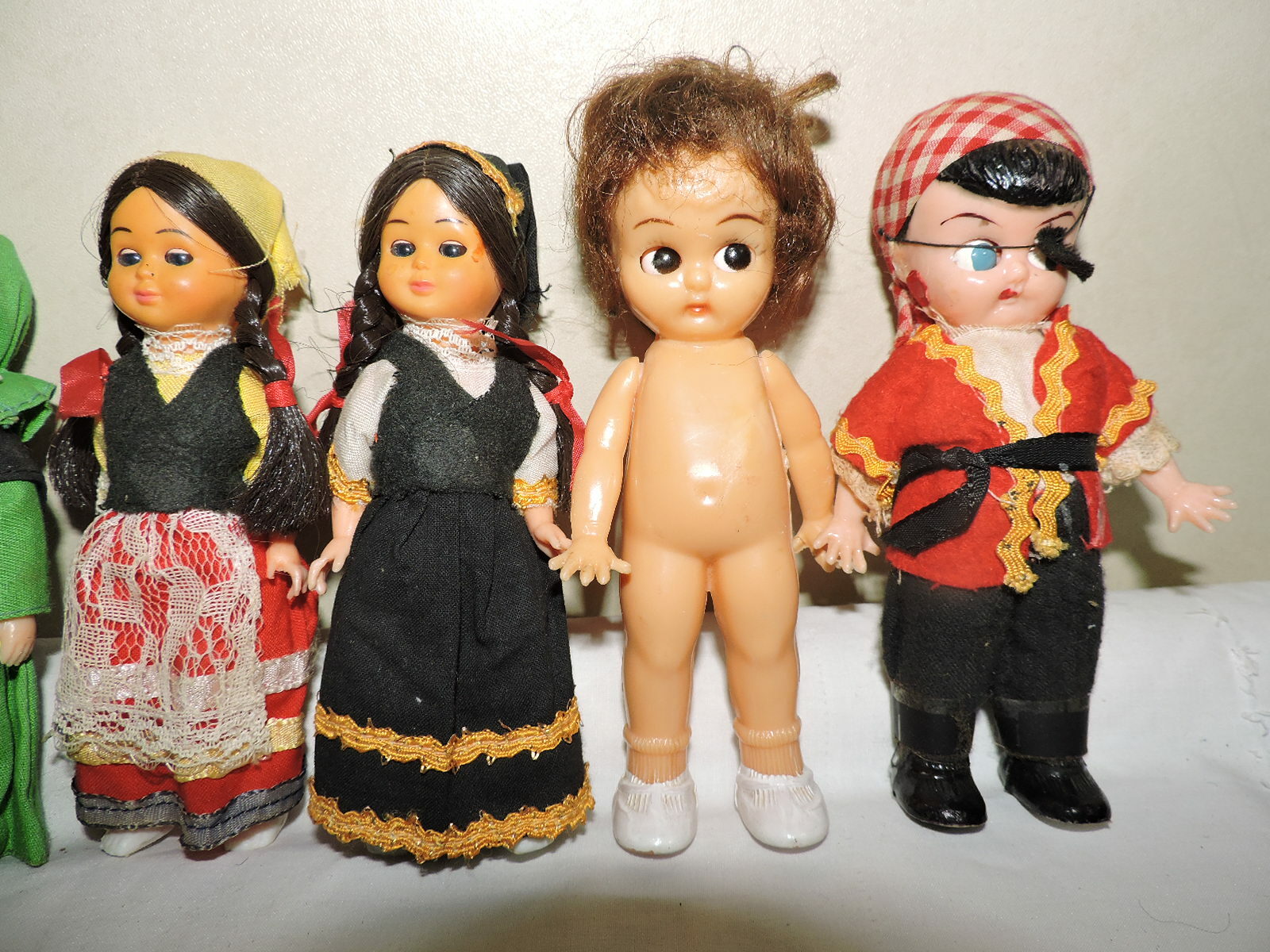 7 Vintage dolls Sleep Eyes Dolls