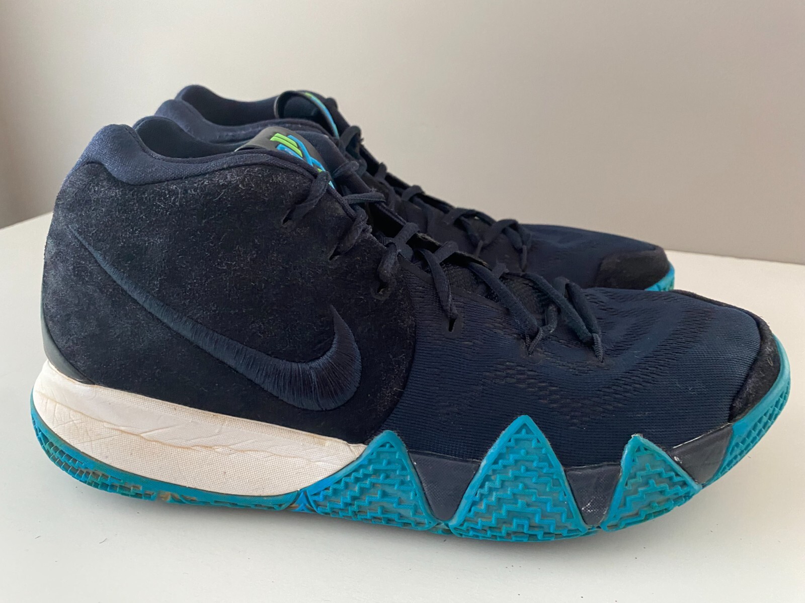 シューズ(男性用) Nike Kyrie Mens Size 11.5 Nike Kyrie 4 Obsidian Think Twice Basketball