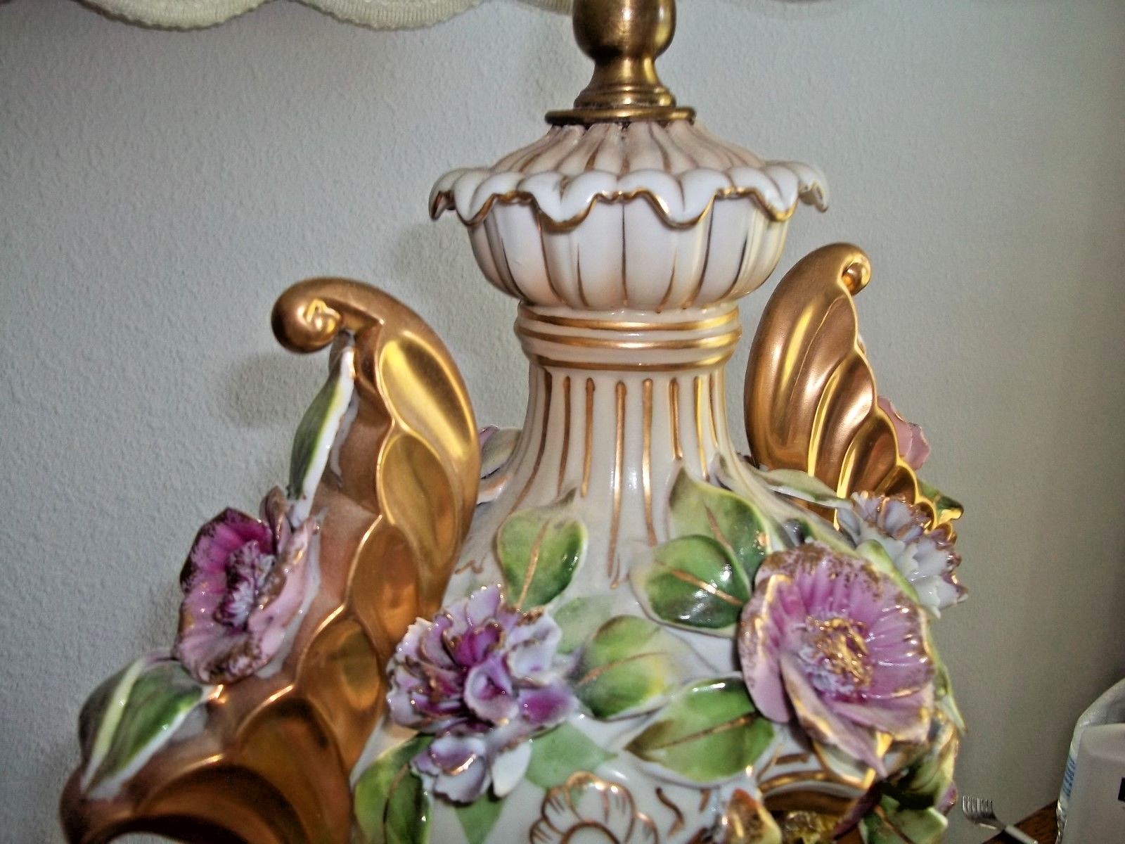 Beautiful Antique Floral Gold Guild Victorian Look 25 In High Lamp