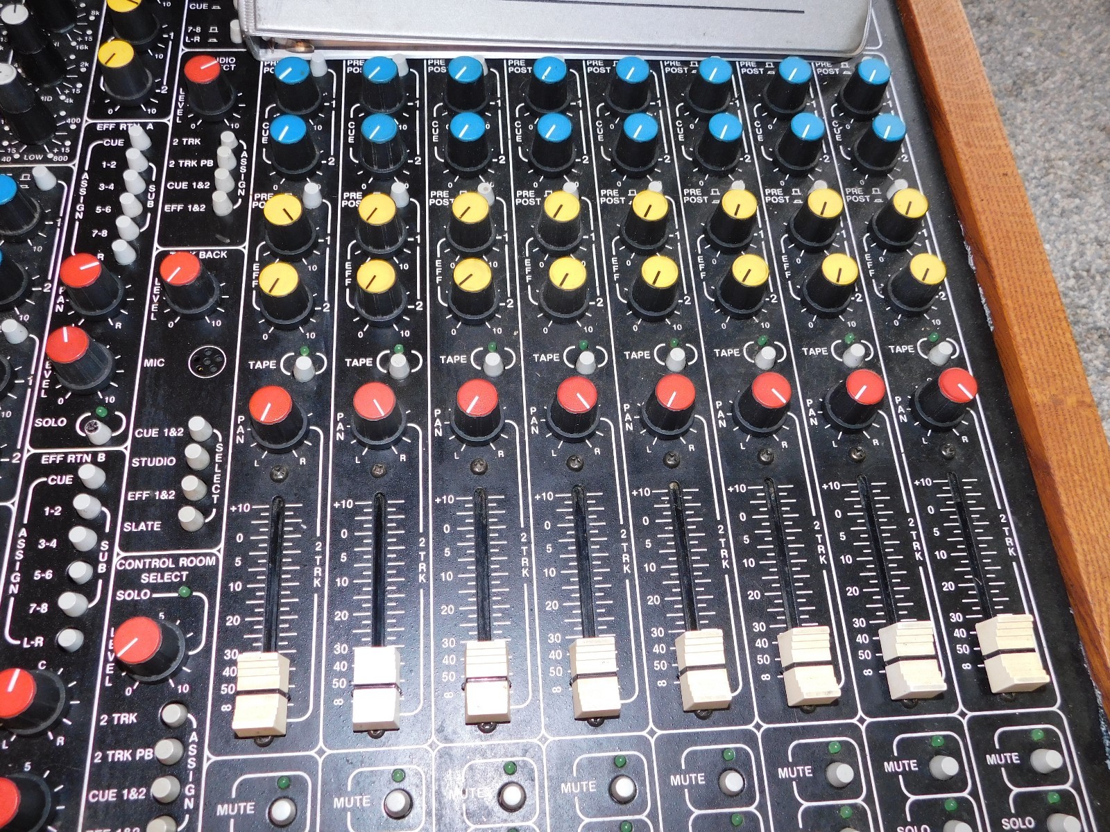 Carvin MX1688  Mixer Eight 8 Track Mixing Board Model Equalizer   *LOCAL PICKUP*