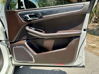 image 12 of interior