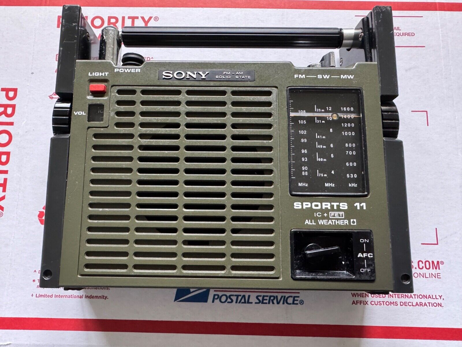 Sony ICF-111B Sports 11 FM-AM Solid State All Weather Radio Sony ICF-111B Sports 11 FM-AM Solid State All Weather Radio