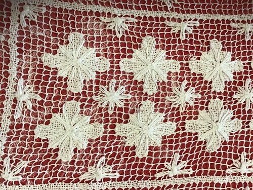 Vintage Hand Crocheted Floral Table Runner Vintage Flower Lace Doily 14 X 46”