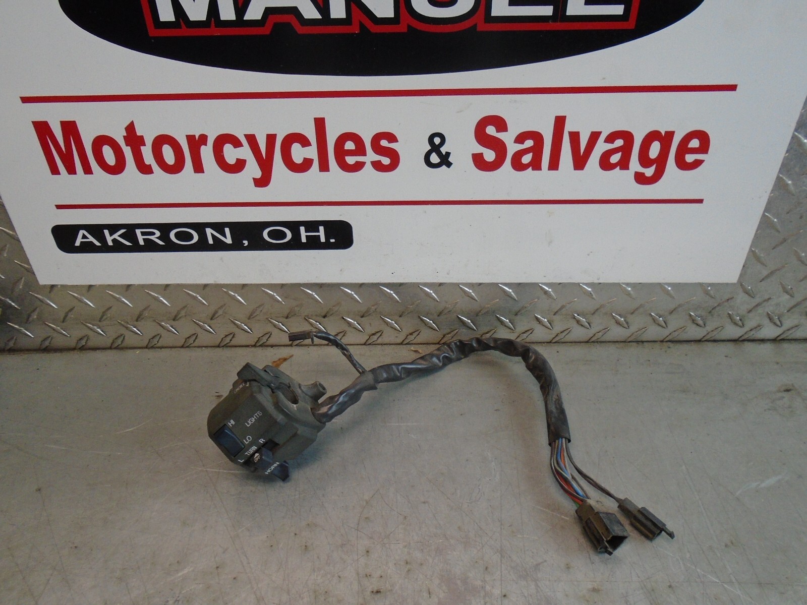 NOBです 92 Kawasaki ZX11C turn signal handlebar switch 46091-1561 | eBay