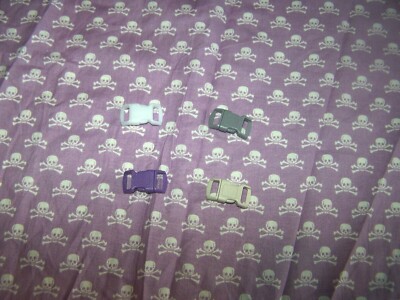 Wet Nose Designs CAT or KITTEN COLLAR COLOR BUCKLE Mini Skulls on Lavender Skull