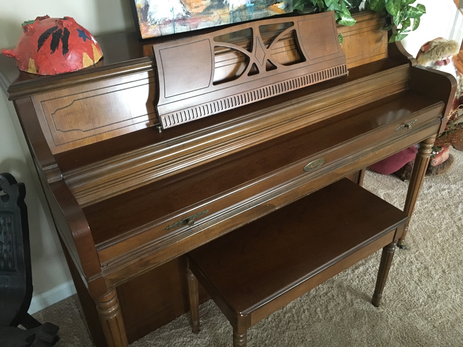 WURLITZER CONSOLE PIANO model 2725 with Bench (LOCAL PICKUP ONLY) PRICED TO SELL