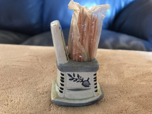 VINTAGE TOOTHPICK HOLDER MADE IN TAIWAN