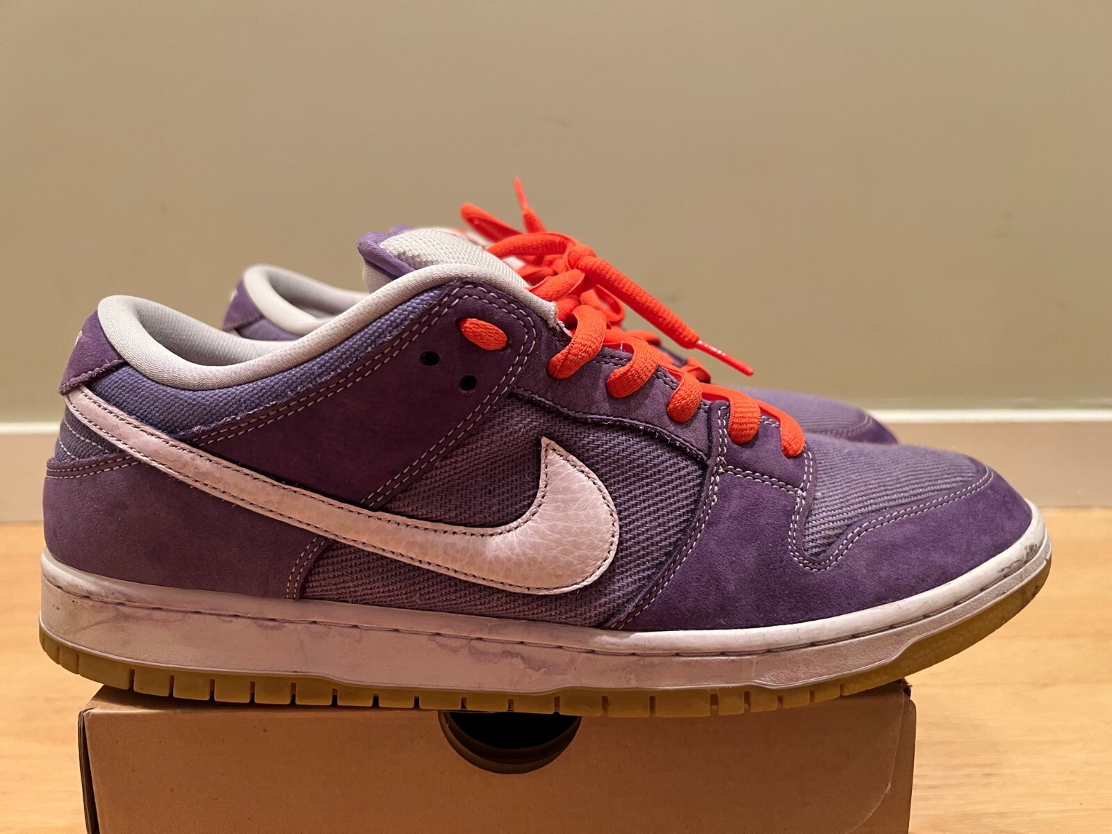 Nike Dunk Low SB ホワイト/パープル NIKE ナイキ WMNS DUNK LOW SE ダンク WHITE/VARSITY PURPLE