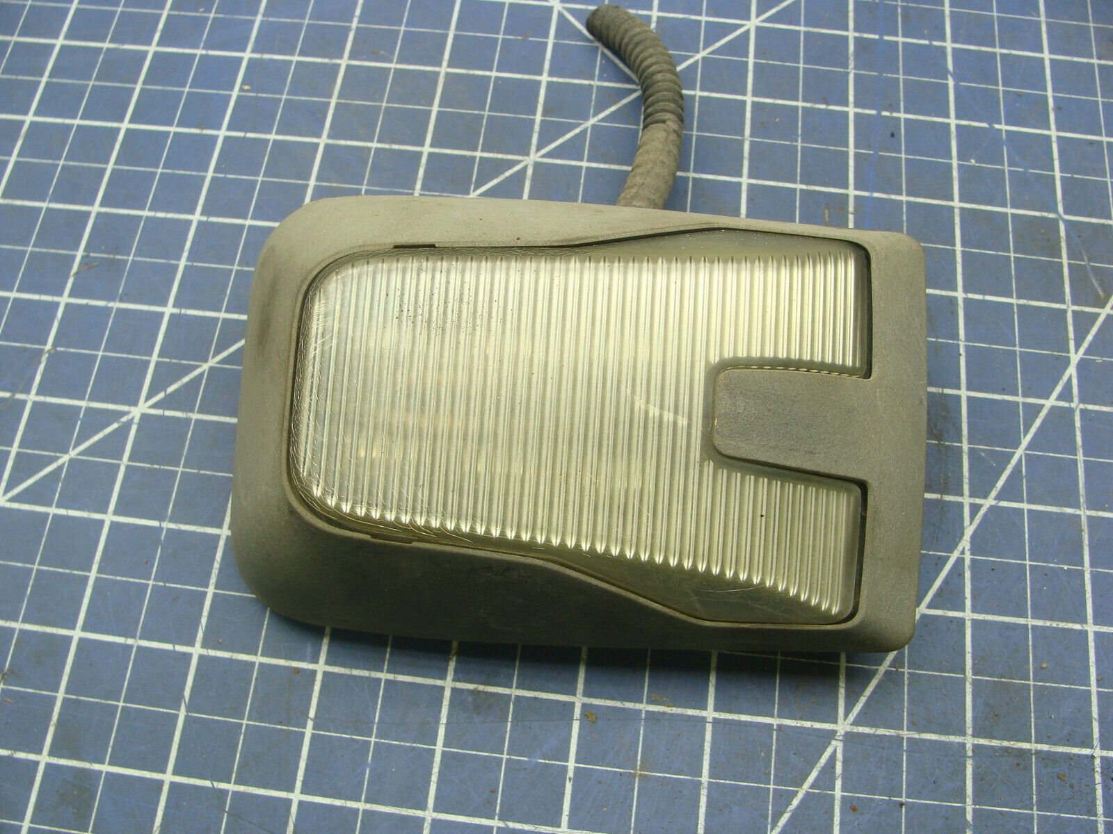 2007 - 2009 VOLVO GRAKON SIDE MARKER LAMP 9721-001 20895320 2007 - 2009 VOLVO GRAKON SIDE MARKER LAMP 9721-001 20895320