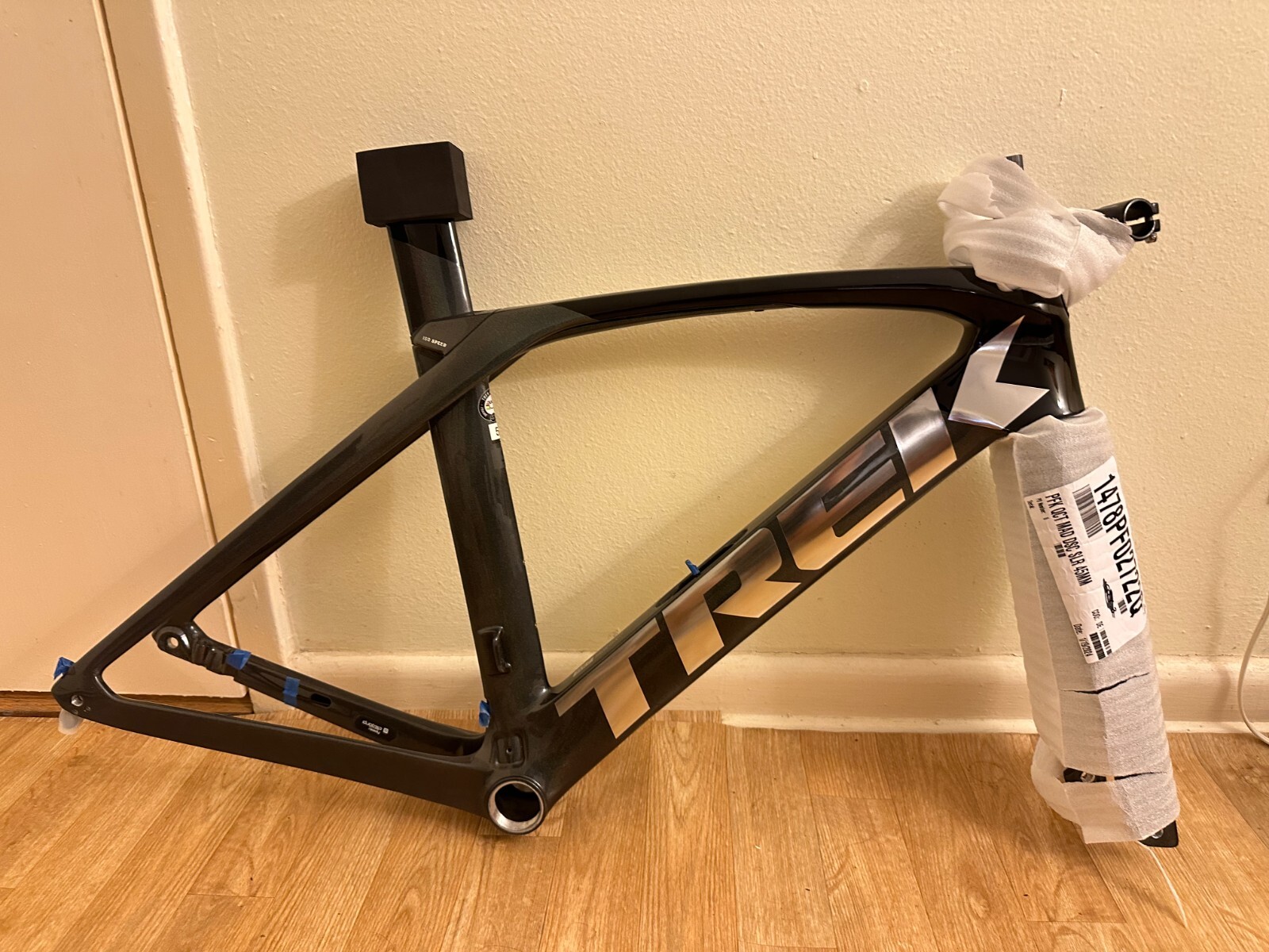 Trek Madone SLR 7 gen 6 frameset size 54, black, brand new Trek Madone SLR 7 gen 6 frameset size 54, black, brand new