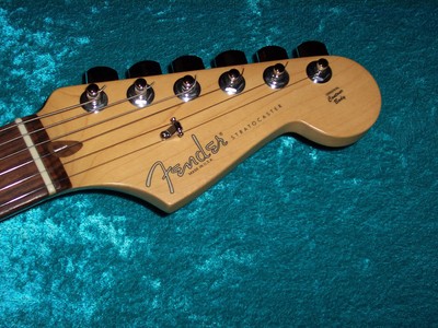 Fender Universe Strat Stratocaster USA american standard guitar vinatge design