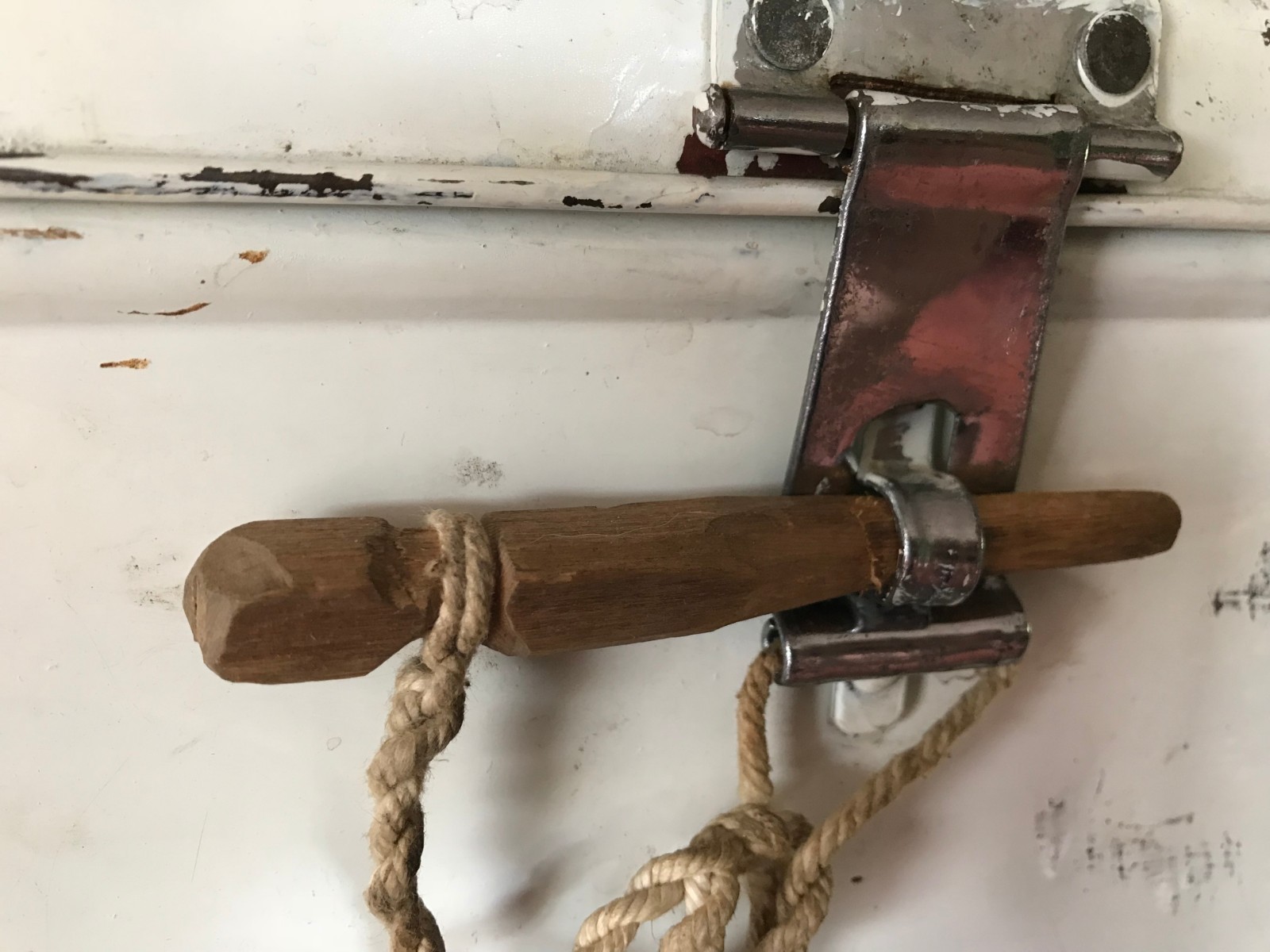 Vintage White Metal Breadbox or Picnic Lunchbox with Latch Closure